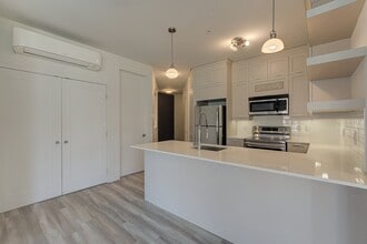 8265 Rue de Londres in Brossard, QC - Building Photo - Building Photo