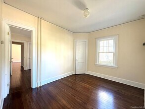 38 Sammis St in Huntington, NY - Building Photo - Building Photo