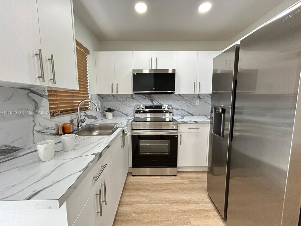 142 NW 21st Ave in Miami, FL - Building Photo