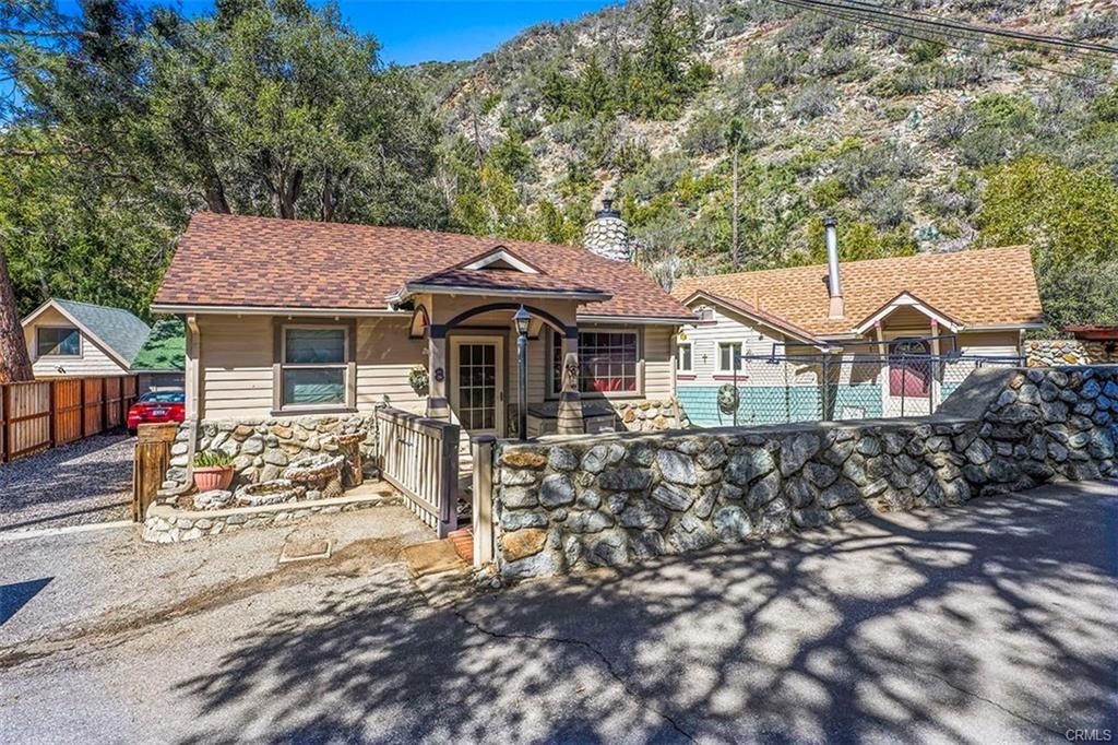 8 Oak Dr in Mt Baldy, CA - Building Photo