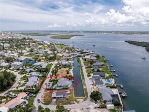 1265 Holiday Dr in Englewood, FL - Building Photo - Building Photo