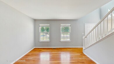 2135 Schumacher Ln in Naperville, IL - Building Photo - Building Photo