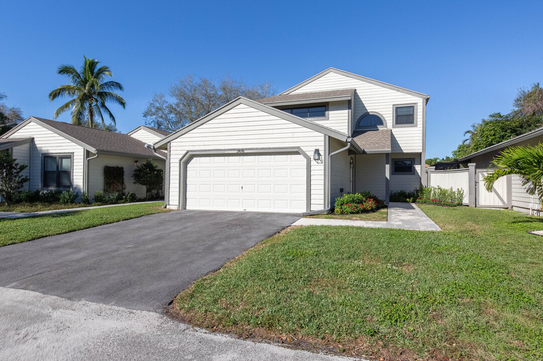 2478 Bedford Mews Dr in Wellington, FL - Foto de edificio