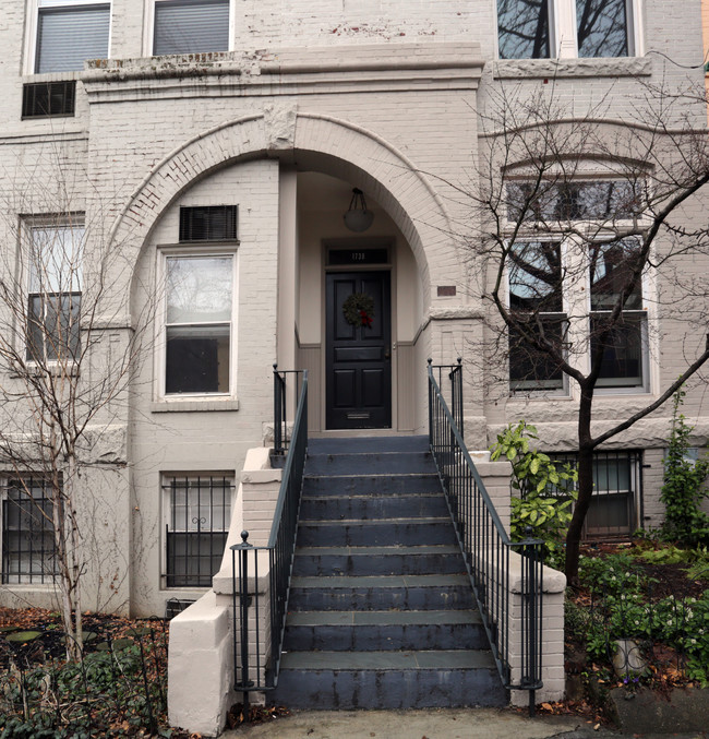 1738 Corcoran St NW in Washington, DC - Foto de edificio - Building Photo