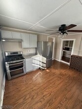 193 W High St in Somerville, NJ - Building Photo - Building Photo