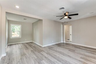 2505 Falls Dr in Dallas, TX - Building Photo - Building Photo