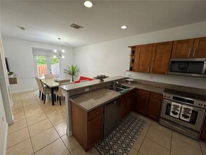 10748 NW 74th Ln, Unit 1 in Doral, FL - Building Photo - Building Photo