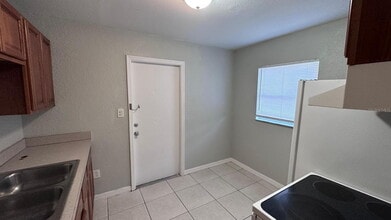 112 Doctor M.L.K. Jr Ave in Wildwood, FL - Building Photo - Building Photo