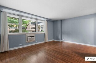 2300 N Commonwealth Ave in Chicago, IL - Building Photo