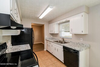 1721 Stacey Ct in Middleburg, FL - Building Photo - Building Photo