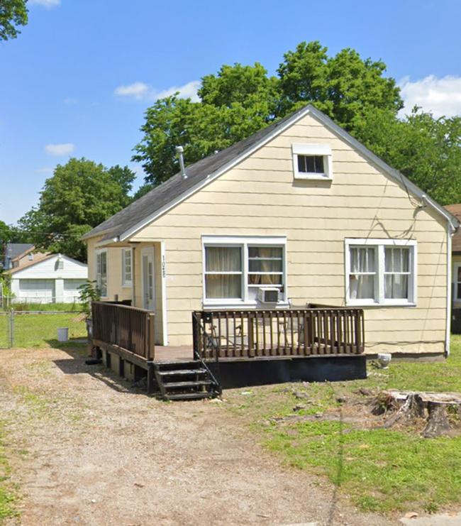 property at 1025 W Whitney Ave