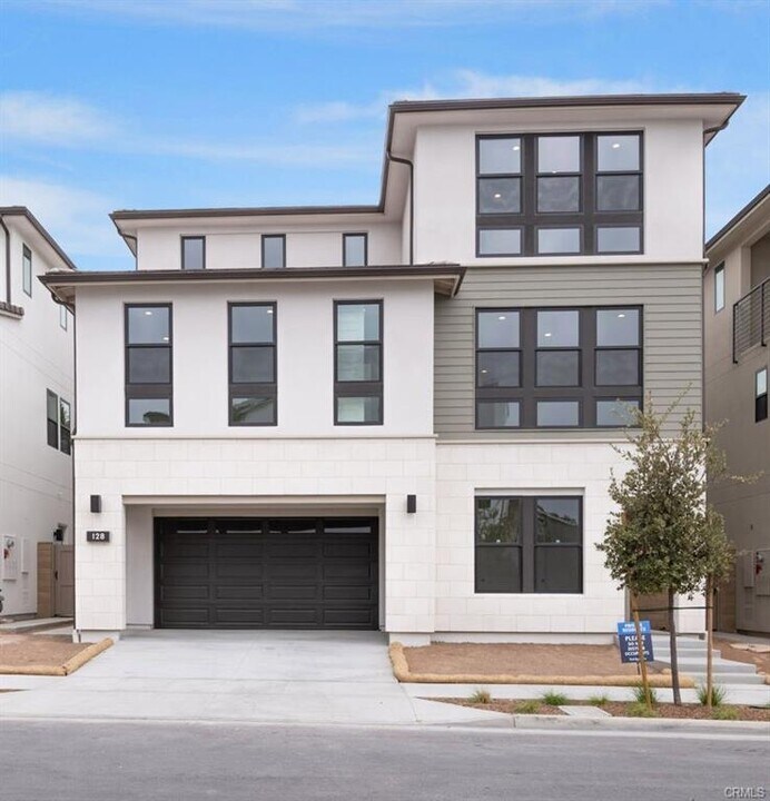 128 Creation in Irvine, CA - Building Photo