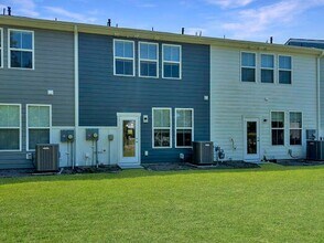 481 Trotters Ln in Moncks Corner, SC - Foto de edificio - Building Photo