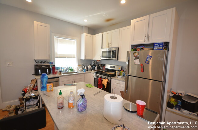 10 Islington St, Unit 2 in Boston, MA - Foto de edificio - Building Photo