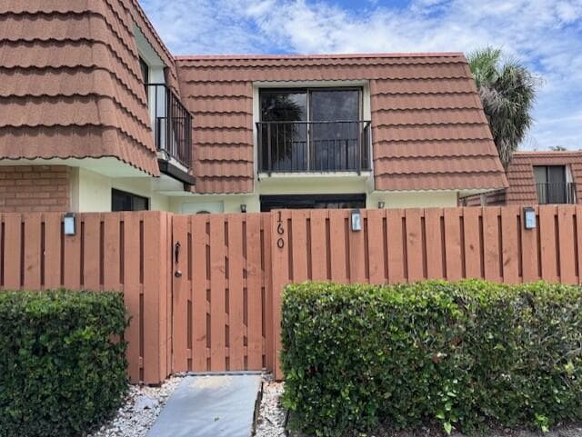 property at 160 Heritage Way