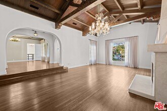 208 S Rodeo Dr in Beverly Hills, CA - Building Photo - Building Photo