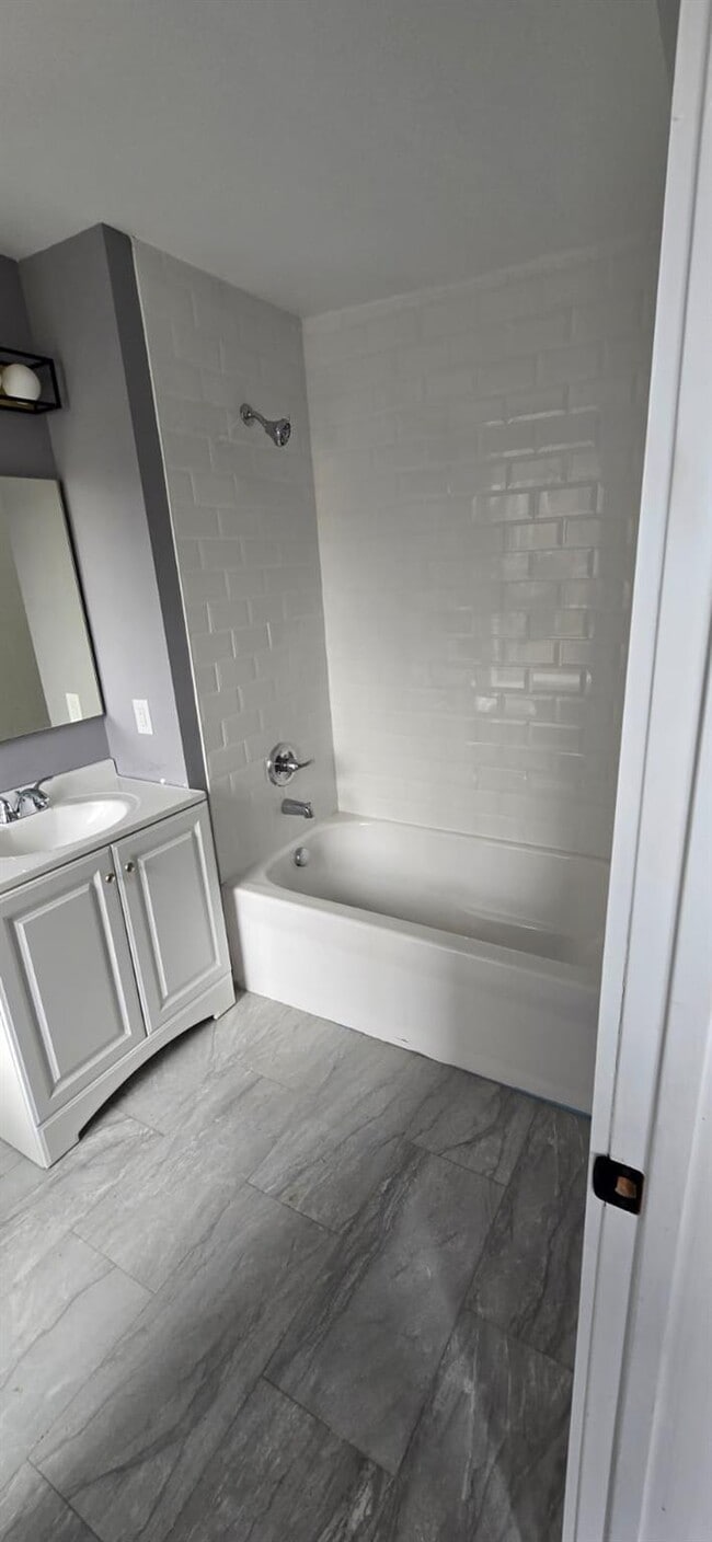 194 Chambers St in Newburgh, NY - Building Photo - Building Photo