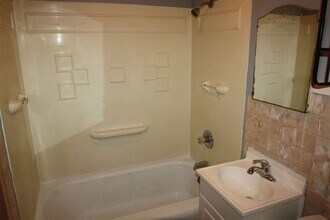 1252 Ackermant St in Waterloo, IA - Building Photo - Building Photo