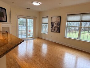 2000 Davenport Ave, Unit 2107 in Canton, MA - Foto de edificio - Building Photo