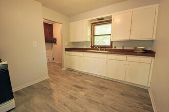 2731 SE Massachusetts Ave in Topeka, KS - Building Photo - Building Photo