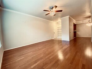2255 Braeswood Park Dr in Houston, TX - Building Photo - Building Photo