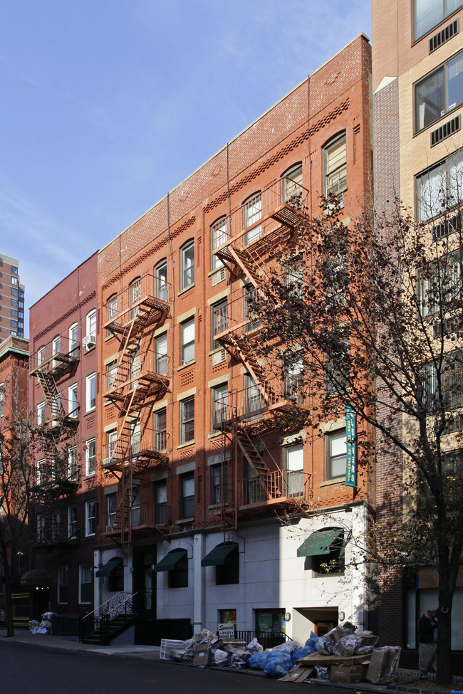 347-349 E 61st St in New York, NY - Foto de edificio - Building Photo