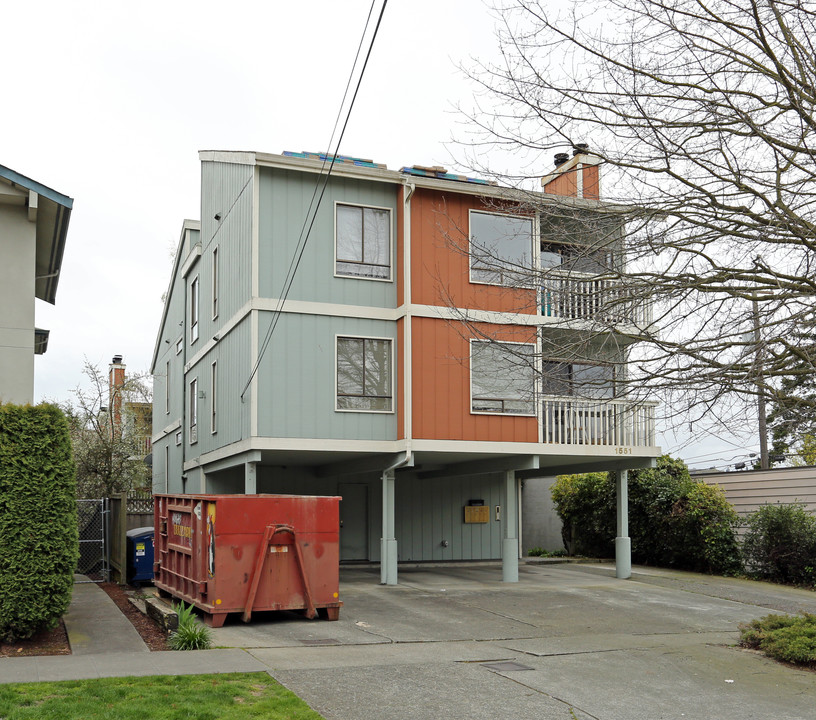 1551 NW 53rd St in Seattle, WA - Building Photo