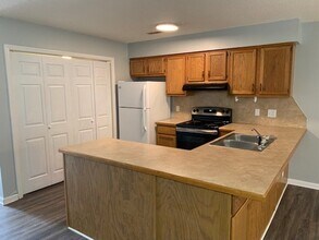 108 W Victoria Ct in Greenville, NC - Building Photo - Building Photo