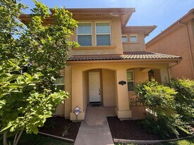 2043 Catalina Dr in Davis, CA - Building Photo