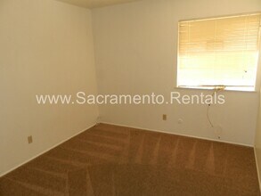 3300 Windsor Dr in Sacramento, CA - Building Photo - Building Photo