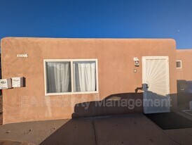 212 65th St NW in Albuquerque, NM - Building Photo