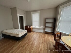 133 Essex St in Bangor, ME - Building Photo - Building Photo