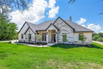 1064 Glenoaks Dr in Weatherford, TX - Building Photo - Building Photo