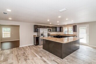 8109 Grampell Dr in Jacksonville, FL - Building Photo - Building Photo