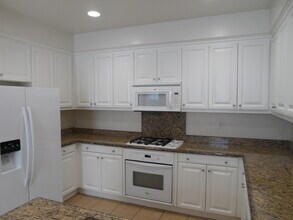3591 Sacramento Dr in San Luis Obispo, CA - Foto de edificio - Building Photo