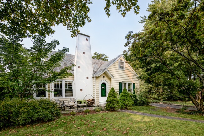 10 Valley View Ave in Gladstone, NJ - Building Photo - Building Photo