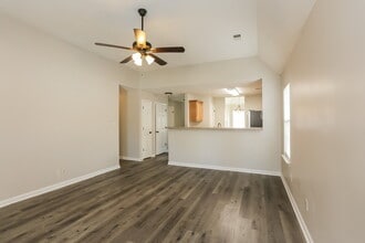 8238 Regal Bend Dr in Olive Branch, MS - Foto de edificio - Building Photo