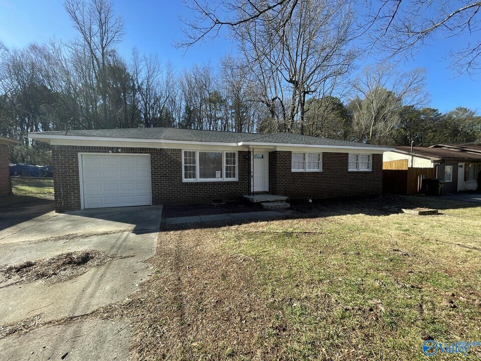 4708 Lumary Dr NW in Huntsville, AL - Building Photo