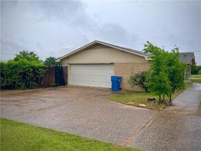 132 Castleman in Hewitt, TX - Building Photo - Building Photo