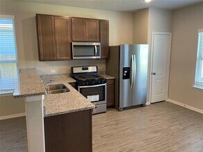 903 Redinger Ridge Dr in Huffman, TX - Building Photo - Building Photo