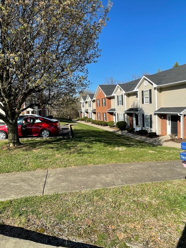 1164 Woodland Dr in Elizabethtown, KY - Foto de edificio - Building Photo