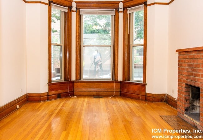 847 W Wellington Ave, Unit 1 in Chicago, IL - Building Photo - Building Photo