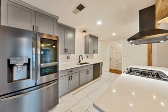 2140 16th Ave in Sacramento, CA - Building Photo - Building Photo