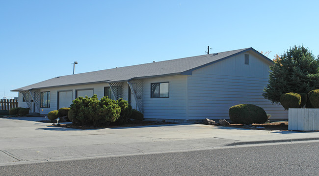 Mountain View Apartments in Ontario, OR - Building Photo - Building Photo