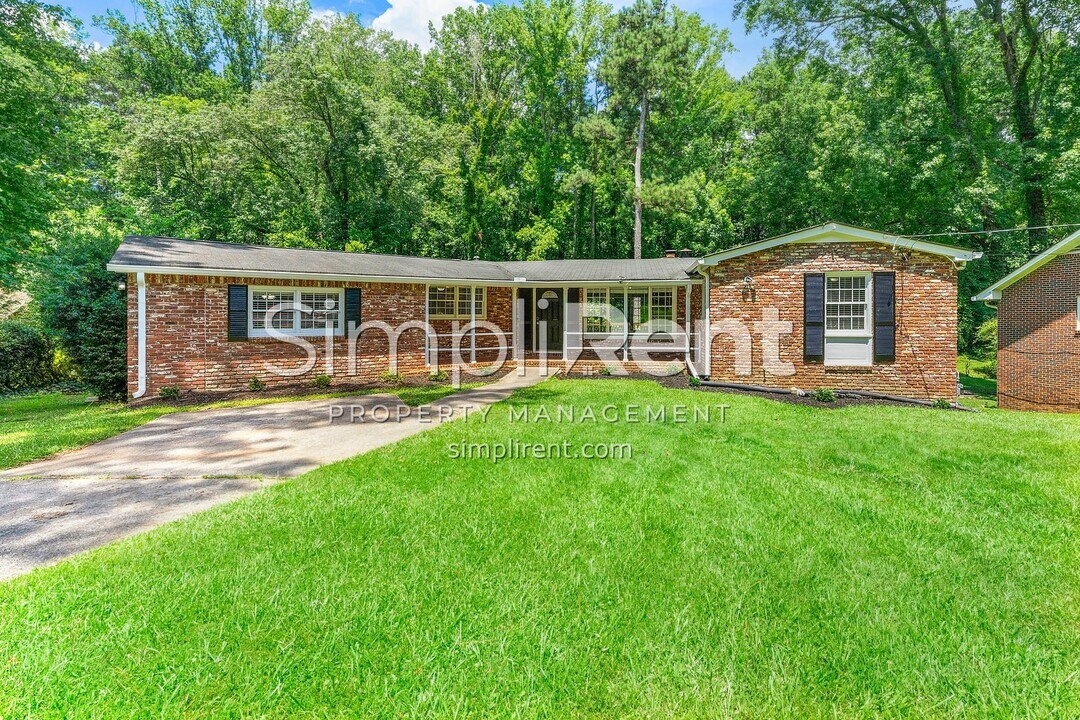 4565 Greensprings Rd in College Park, GA - Building Photo