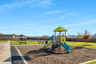 Tricon Abbott Place in Saint Hedwig, TX - Foto de edificio - Building Photo