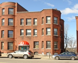 1382 Elm St in Manchester, NH - Foto de edificio - Building Photo