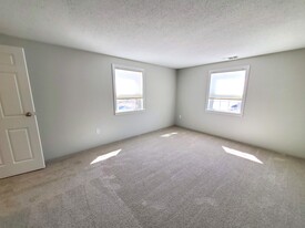 1 Marlboro Rd, Unit 2Br in Woburn, MA - Building Photo - Building Photo