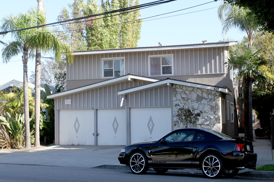 632 Junipero Ave in Long Beach, CA - Foto de edificio