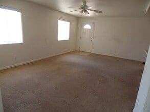 6187 Chia Ave in Twentynine Palms, CA - Building Photo - Building Photo